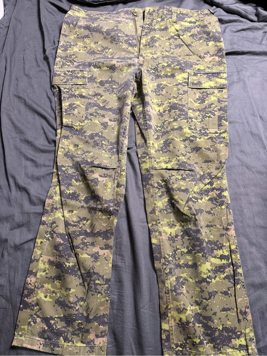 Other - Men's Digital Camo Cargo Pants in Olive/Black